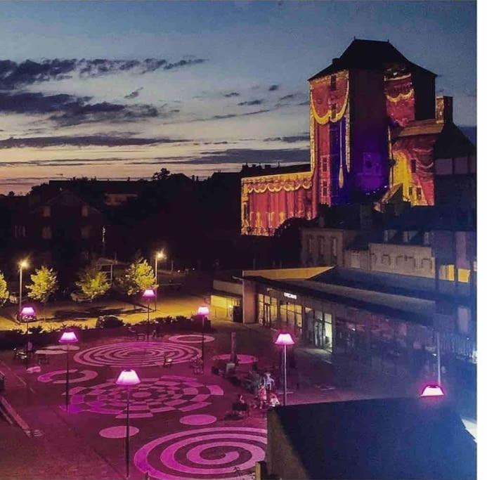 La Maison Des Cours - Wifi - Centre Ville Moulins  Zewnętrze zdjęcie