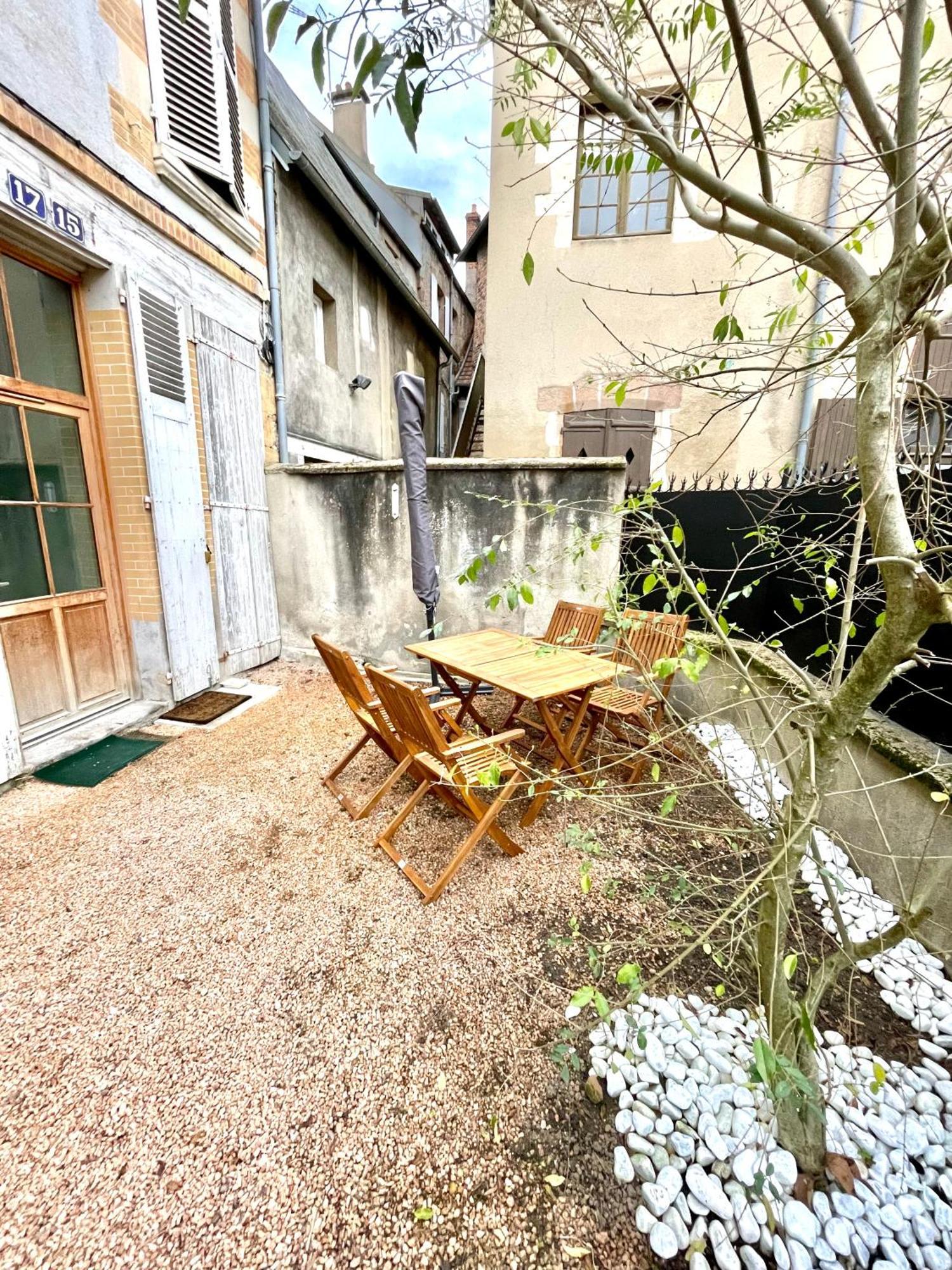 La Maison Des Cours - Wifi - Centre Ville Moulins  Zewnętrze zdjęcie